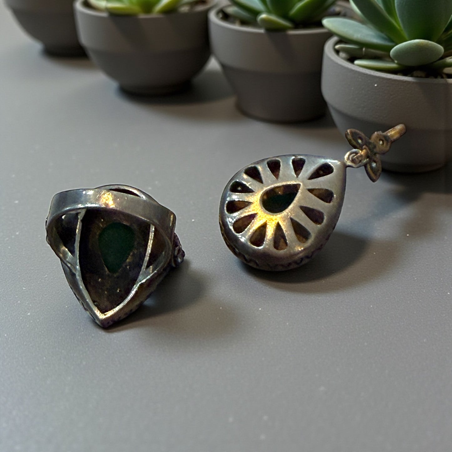 Set gioielli anello e pendente coordinati, fattura turco-ottomana, argento e ottone