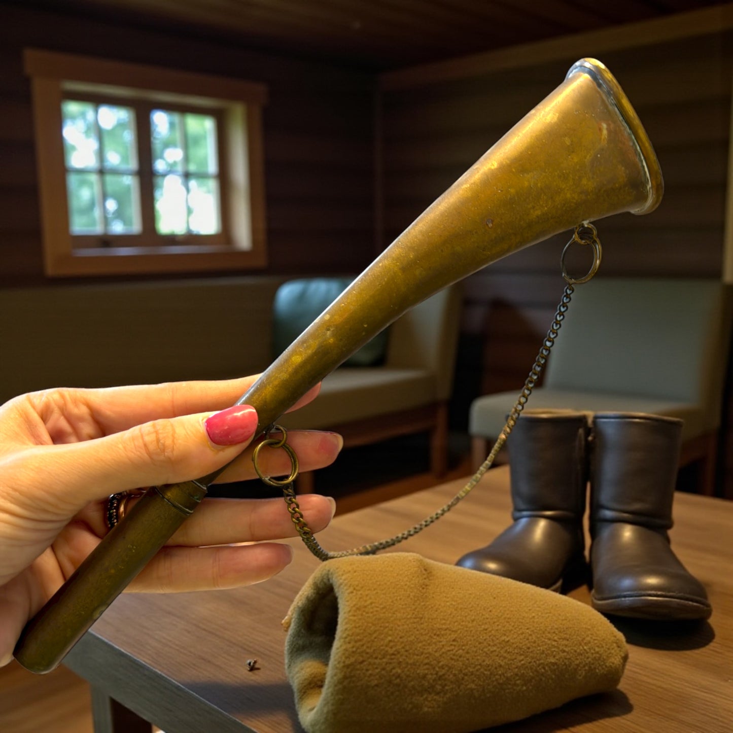 Antico corno richiamo da caccia in ottone con ancia interna, prima metà ‘900