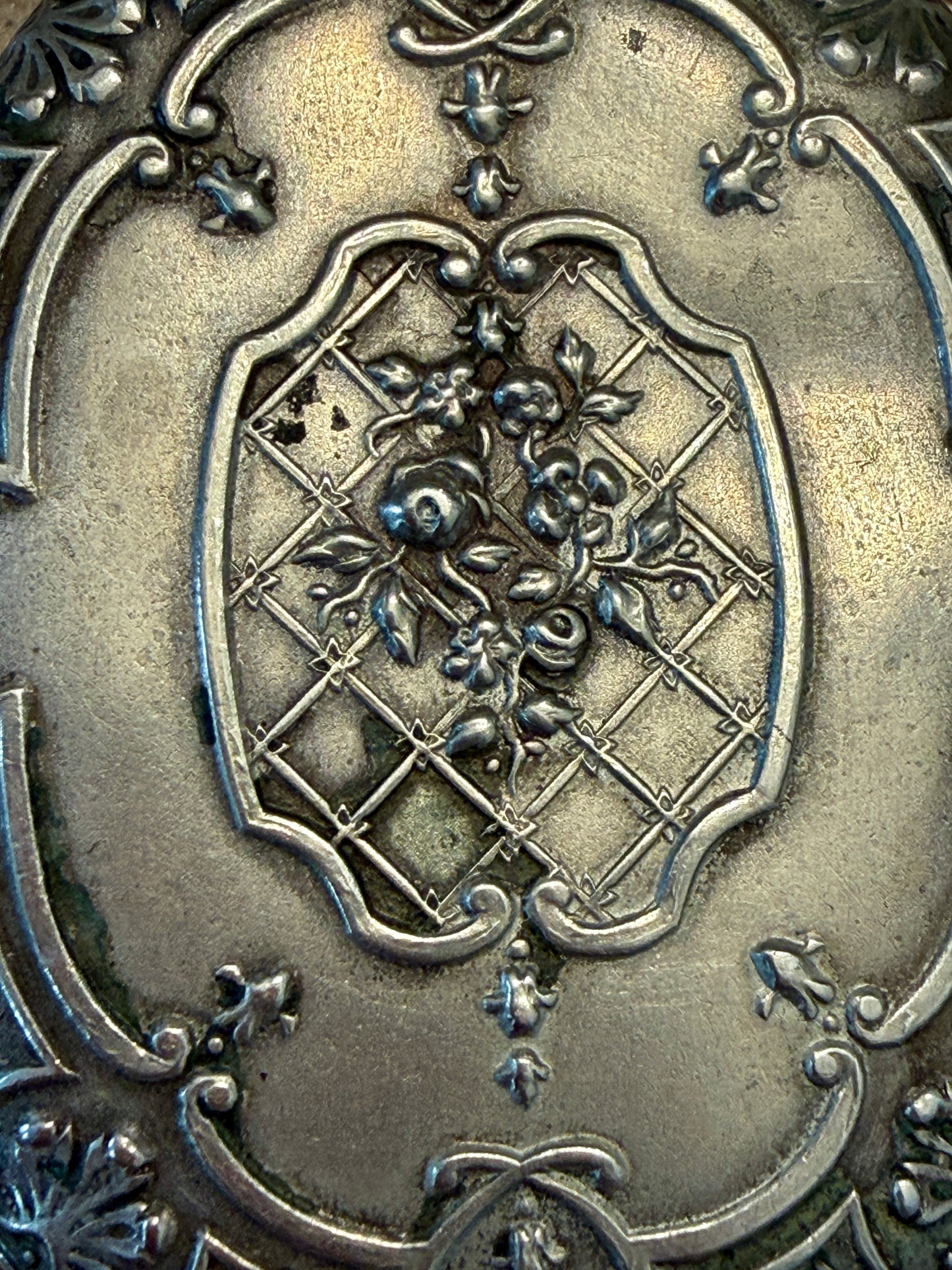 Pendente da Chatelaine specchio a scorrimento con decorazione bifacciale, placcato argento fine ‘800