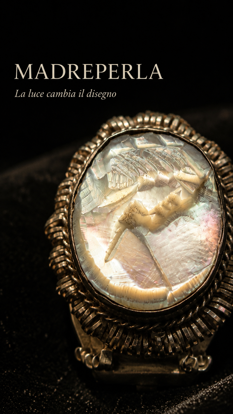 Coppia orecchini clip anni ‘50 in argento 800 con cammei in madreperla incisa a ritratto