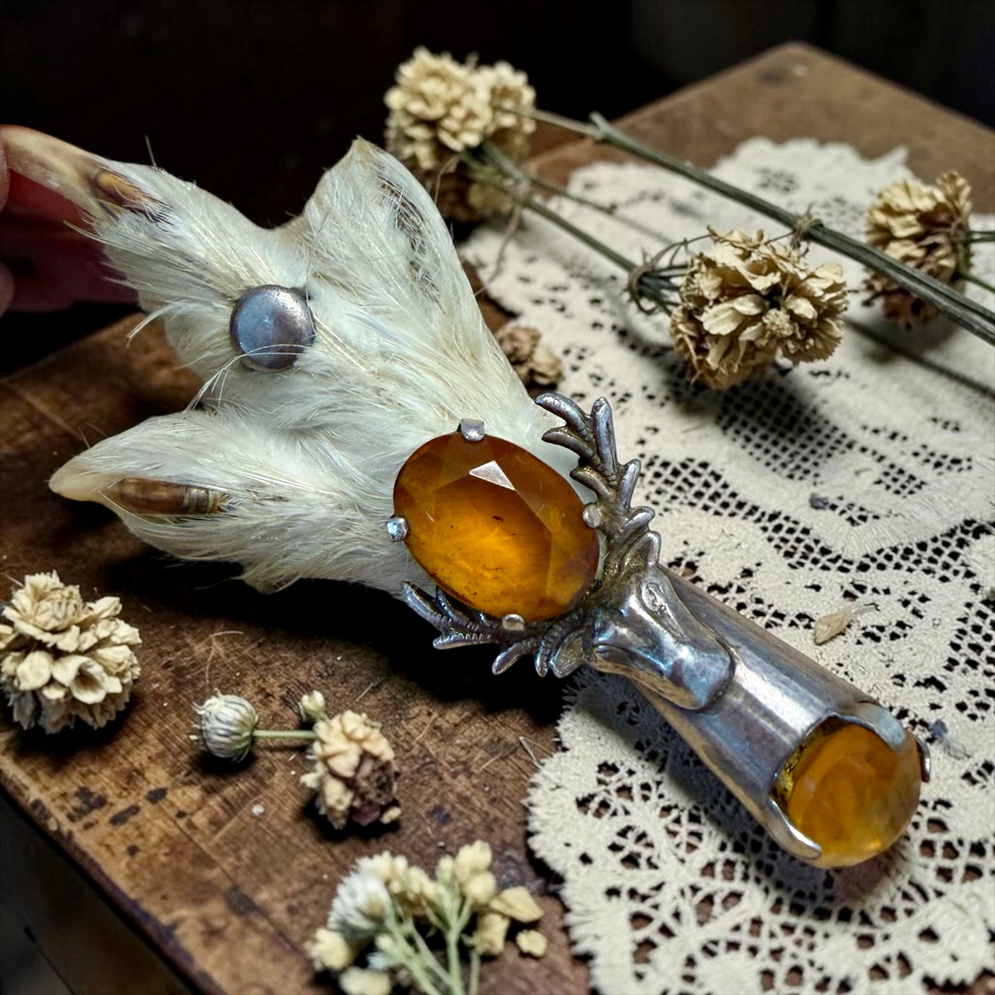 Spilla scozzese primissimo ‘900 con tassidermia di zampa di Grouse, placcata argento