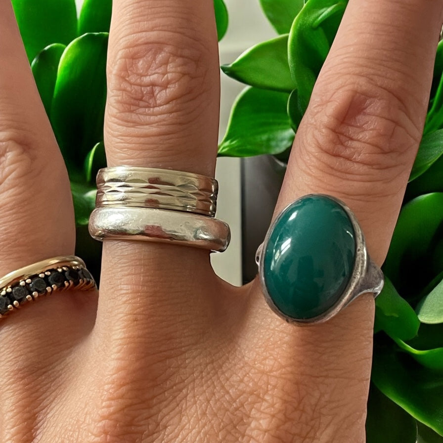 Anello di design in argento massiccio anni ‘70, prob. Calcedonio