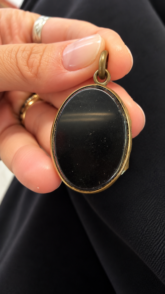Mourning jewel vittoriano medaglione apribile bifacciale in French Jet