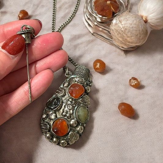 Pendente e collana porta profumo tibetano vintage