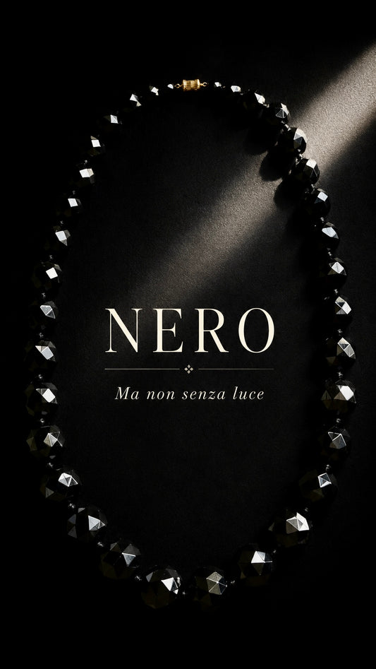 Collana 70 cm in grandi perle di vetro nero sfaccettato simil jet francese, anni 30-40