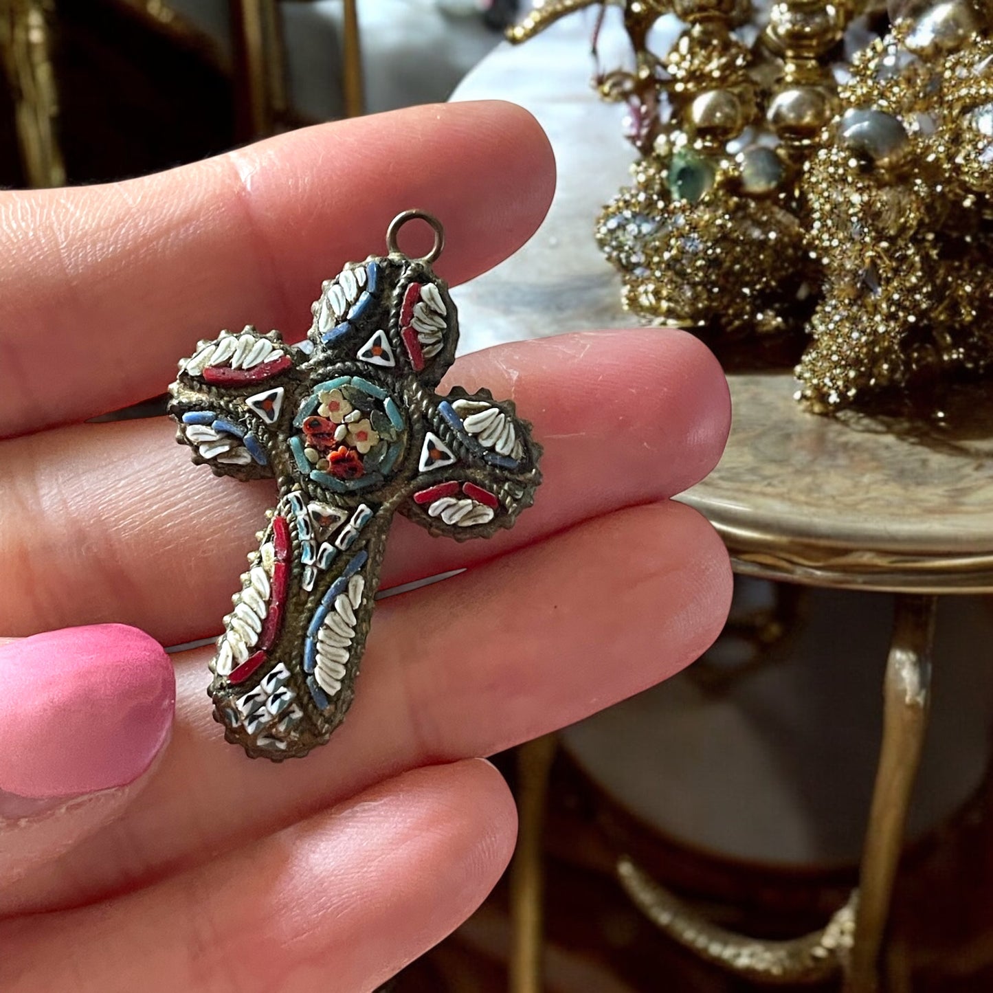 Croce in micromosaico policromo e ottone, fine anni ‘40