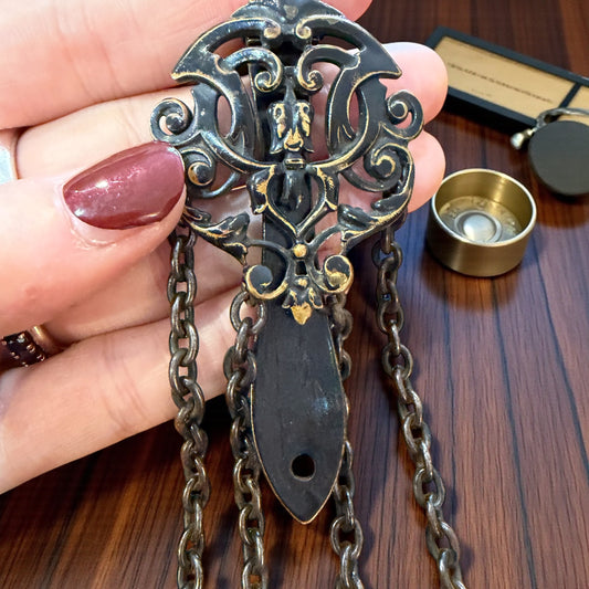 Chatelaine da cintura con portamatite, smaltata nera, fine ‘800 / primo ‘900 a 4 catene