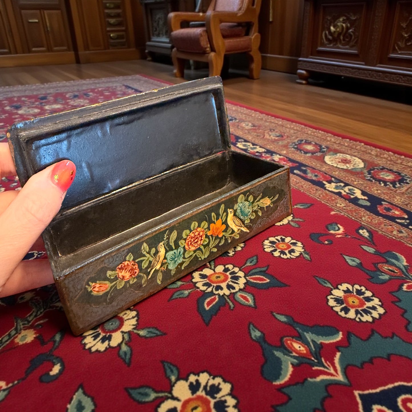 Astuccio porta pennini in papier mâché, Kashmir metà ‘900 dipinto