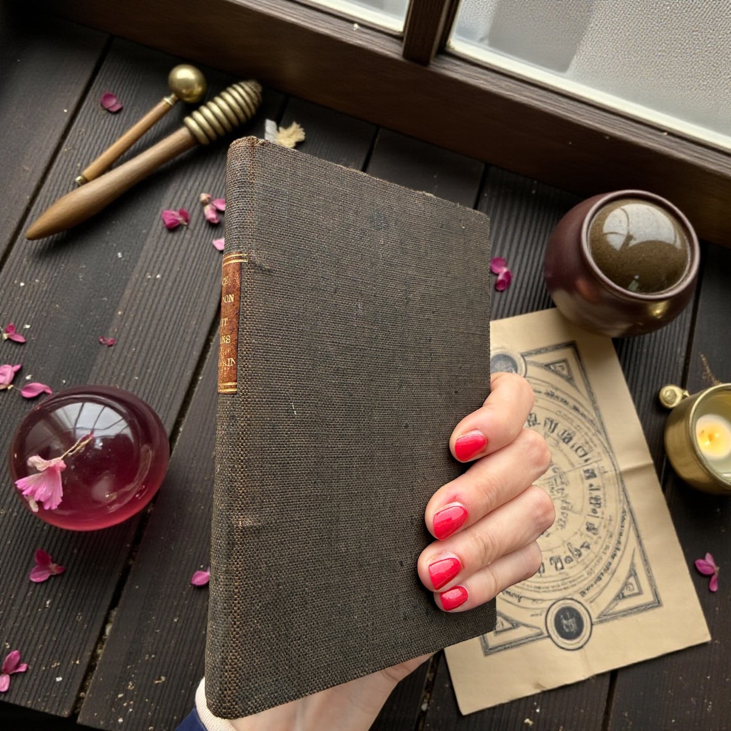 Libro antico di chiromanzia “Que qu’on lit dans la maine”, prima ed. 1906