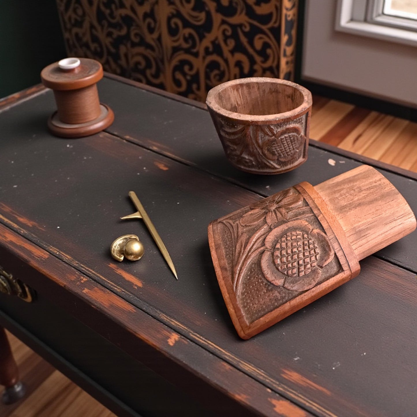 Needle case Alpino in legno intagliato, custodia per aghi fine ‘800