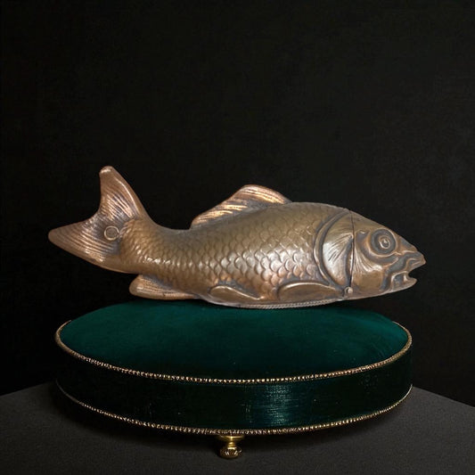 Vesta case in bronzo a guisa di pesce, liberty da chatelaine, testa apribile
