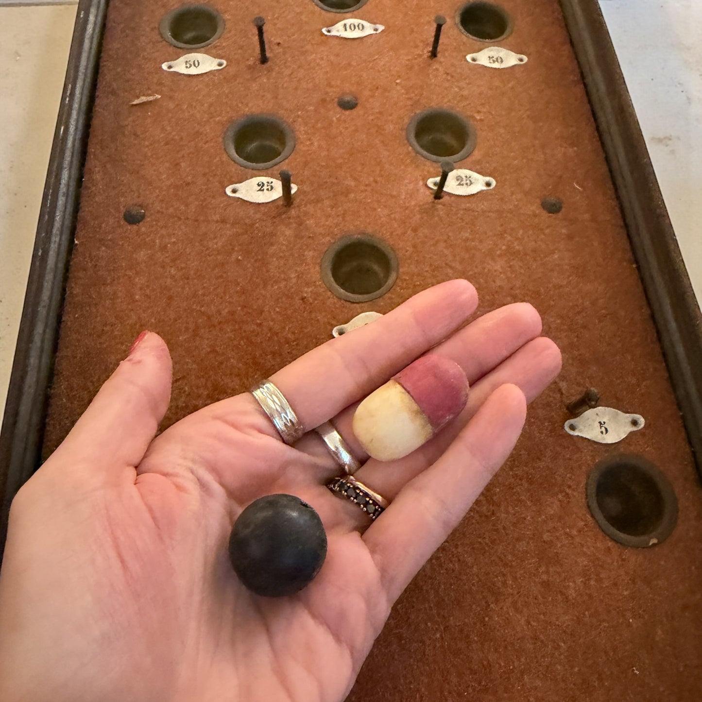 Antico jeu de bagatelle variante Culbuto con sfera e “pallina pesata” ovale