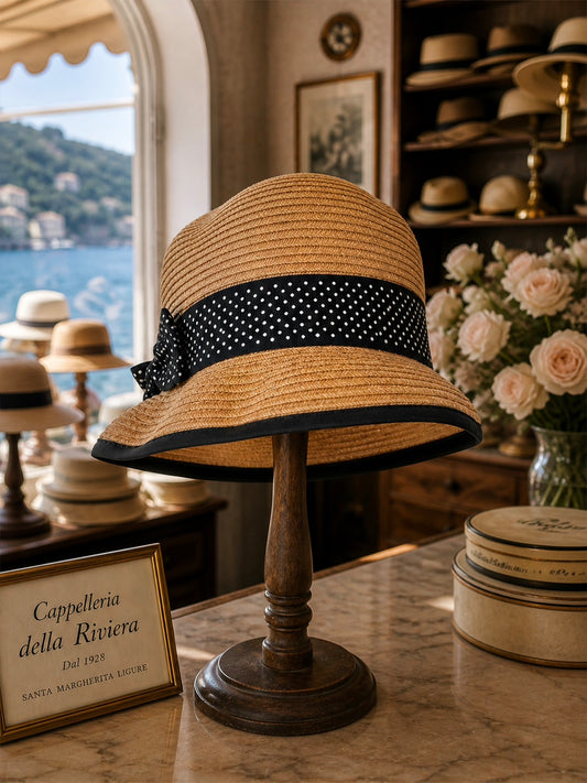 Cappellino Riviera anni ‘50, falda corta, paglia miele e morbida e nastro a pois con fiocco