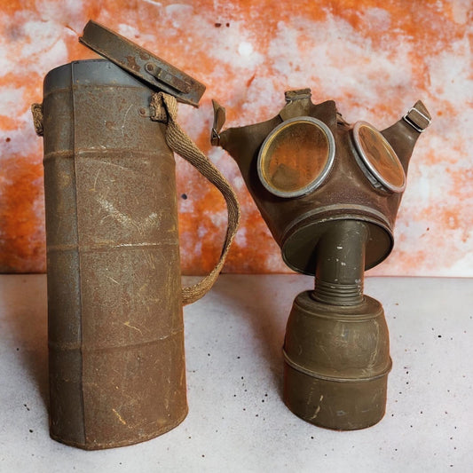 Gas mask with case 1938