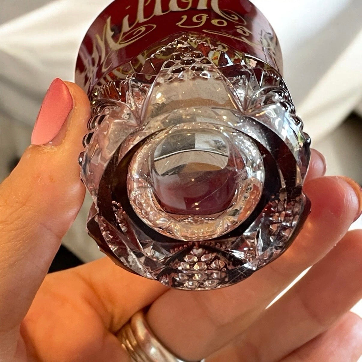 Antico bicchiere da nascita americano in ruby flash, 1905