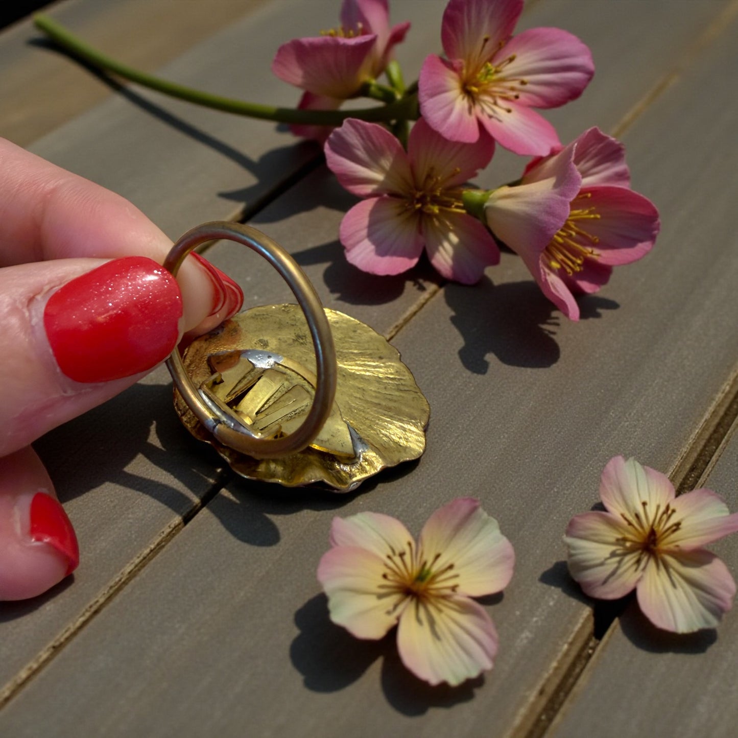 Clip / spilla ferma foulard con volto Art Nouveau alla Alphonse Mucha, doppia montatura argentata e dorata