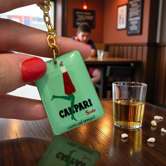 Portachiavi futurista Campari “Corre col tempo” vintage 70s