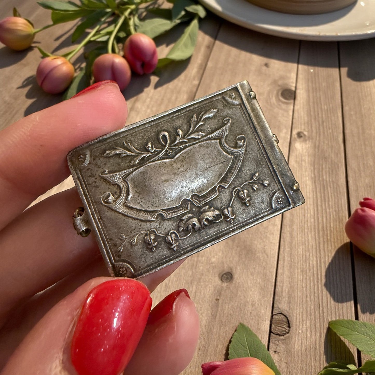 Pendente segreto a libro con fotografie antiche di Bruxelles, argentato anni ‘20