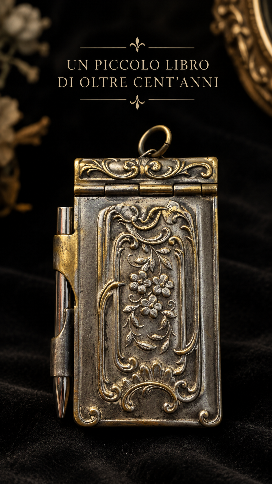 Antico carnet de bal da Châtelaine intonso con decorazione bifacciale liberty floreale e anellino