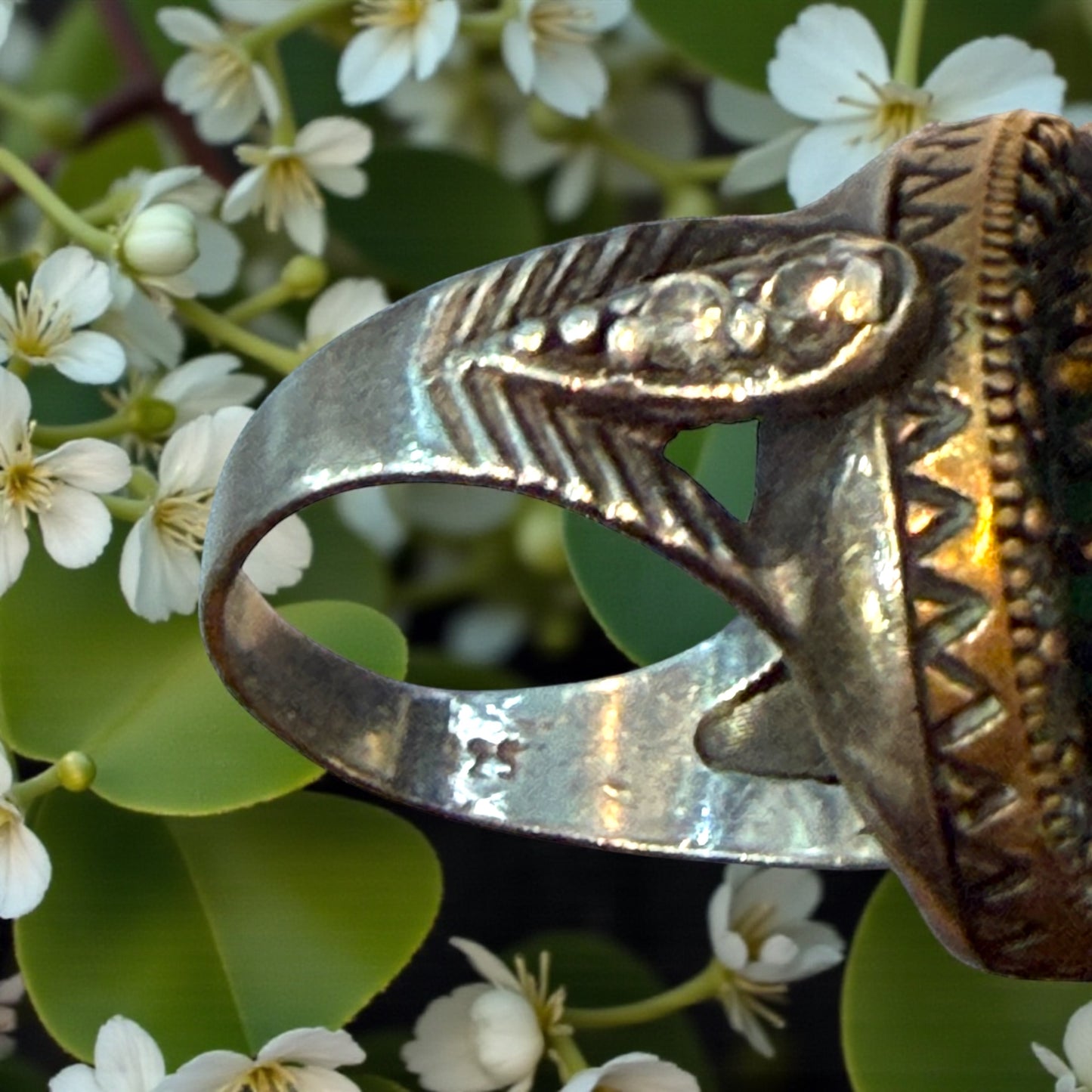 Set gioielli anello e pendente coordinati, fattura turco-ottomana, argento e ottone