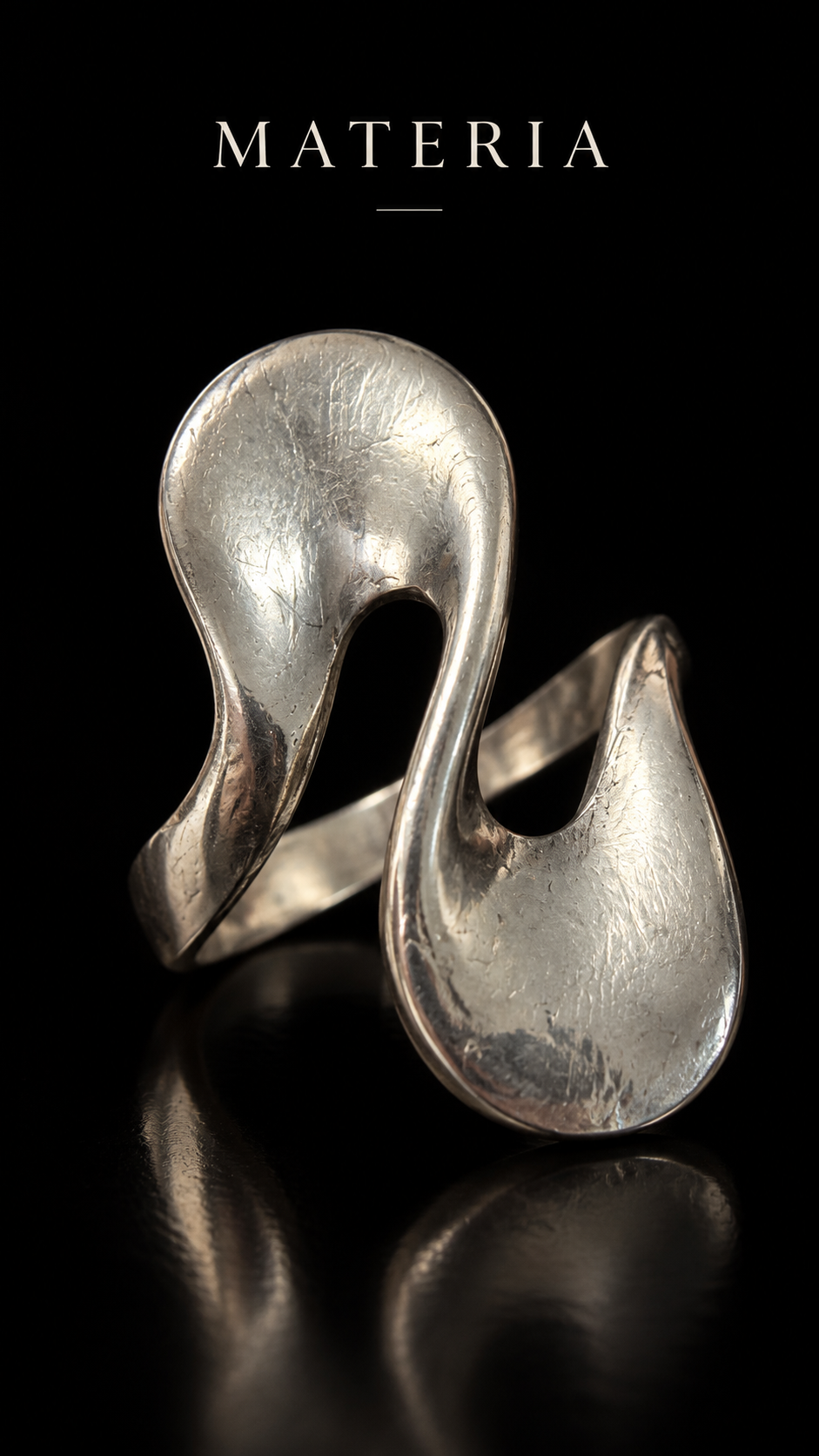 Anello modernista in argento anni ‘70 ad onda