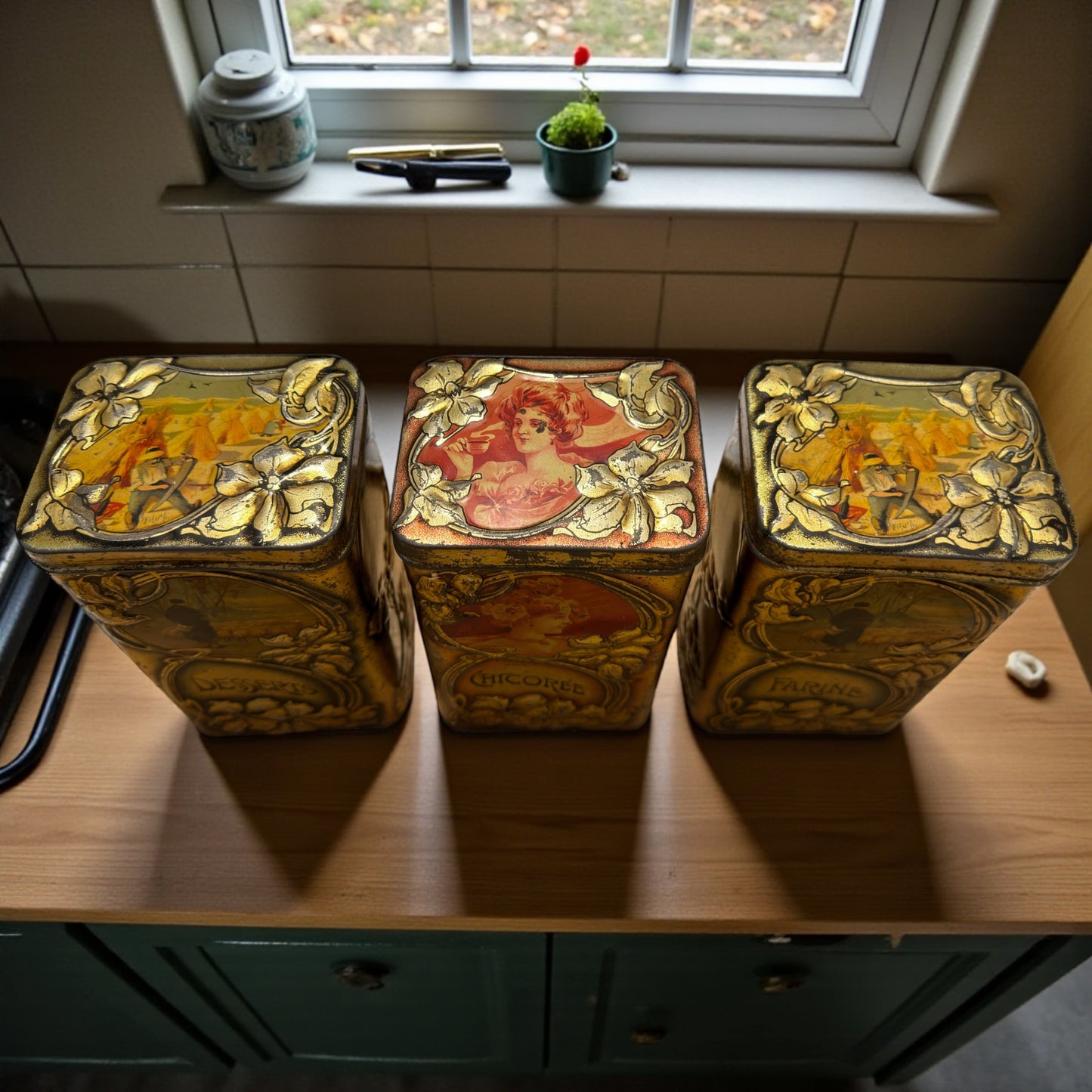 Set n. 3 antiche scatole di latta Leroux Cambrai rarissime art Nouveau per cicoria, dolci e farina.