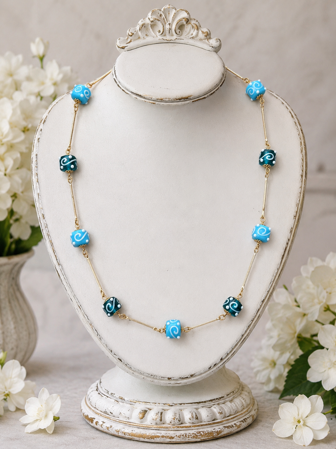 Collana con perle lavorate a lume in vetro veneziano (lampwork) nuova da campionario anni ‘70