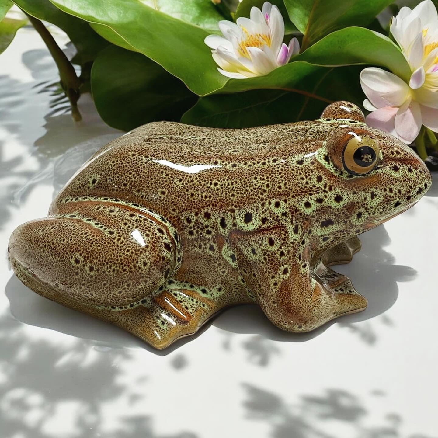 Vintage porcelain frog