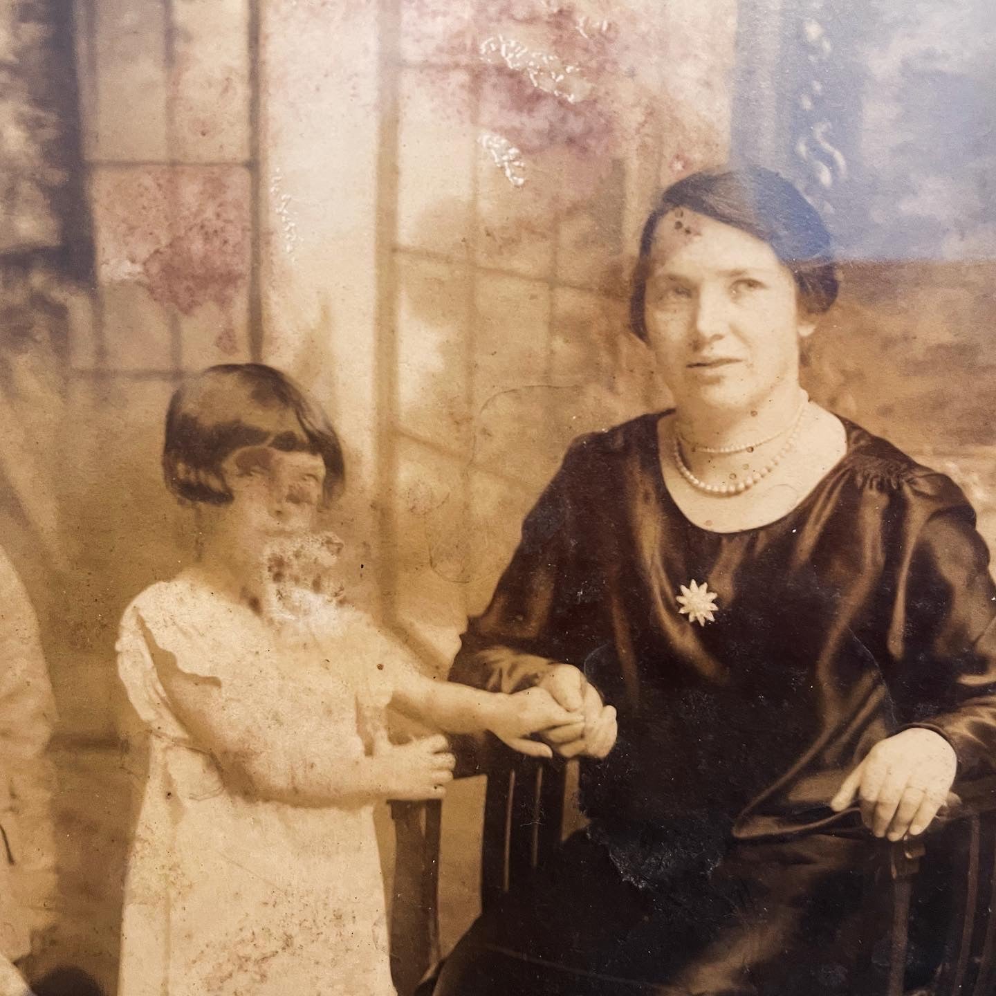 Large 1930s family portrait photograph