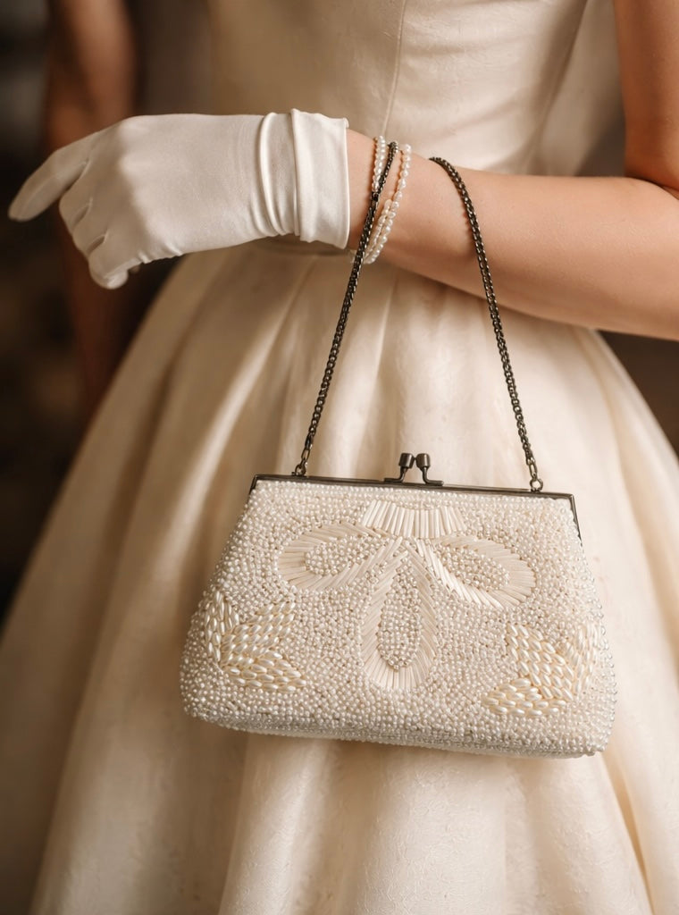 Elegante borsetta clutch da cerimonia anni ‘50 da polso/gomito in perline bianche