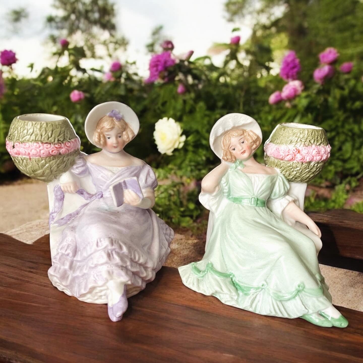 Pair of bouqueteries biscuit antique figurines