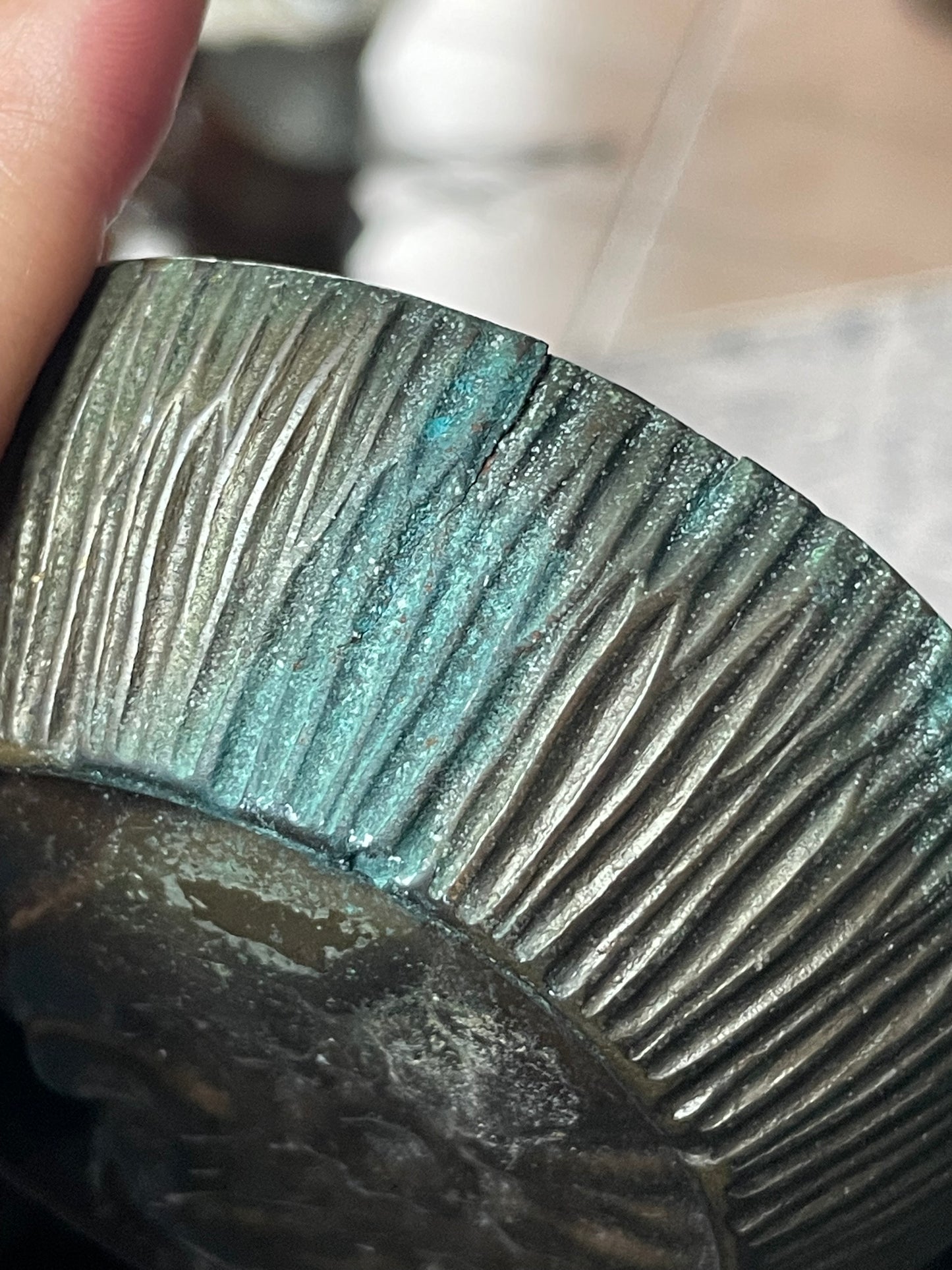 Grande posacenere scultoreo in bronzo art déco
