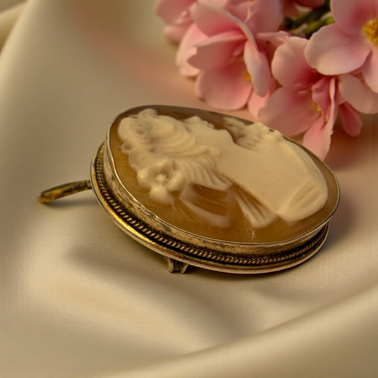 Spilla-pendente cameo su conchiglia, circa metà novecento