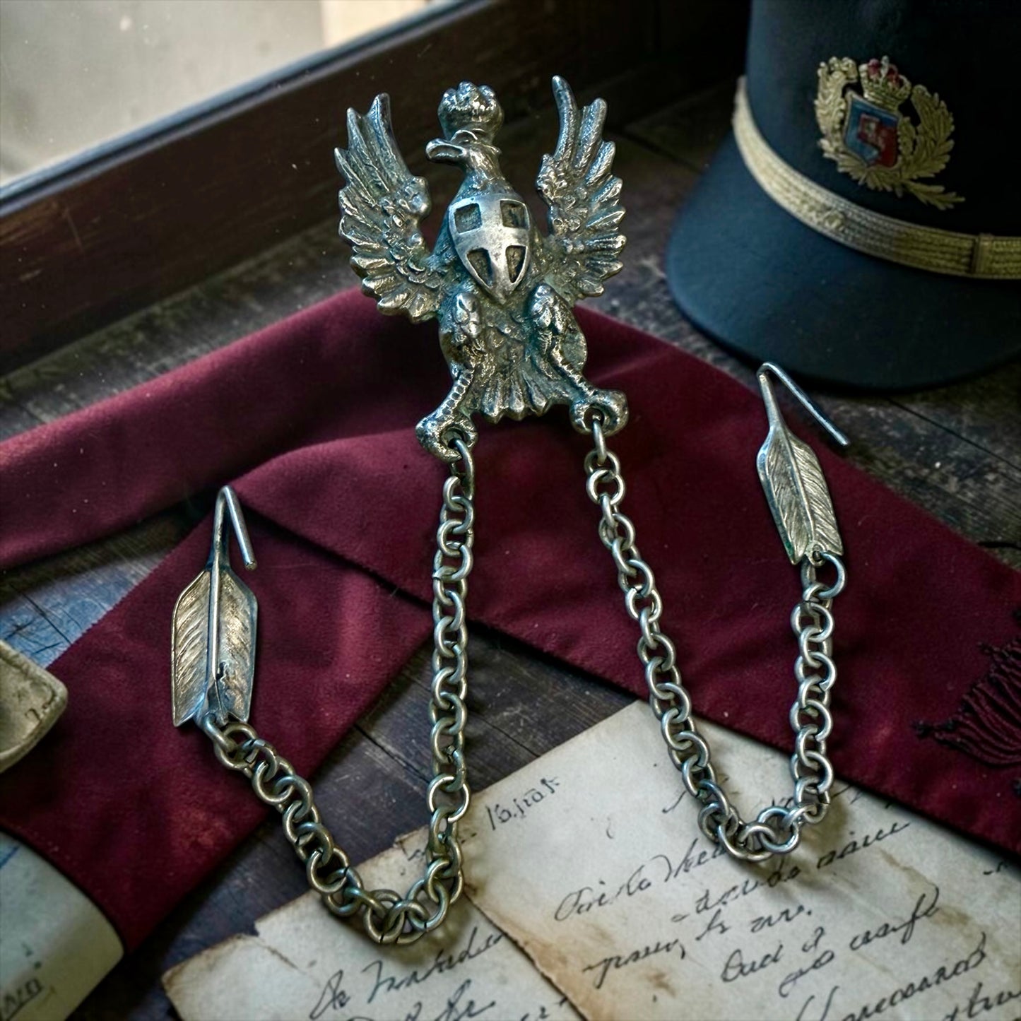 Fregio militare con aquila e scudo sabaudi Reggio Esercito e catene