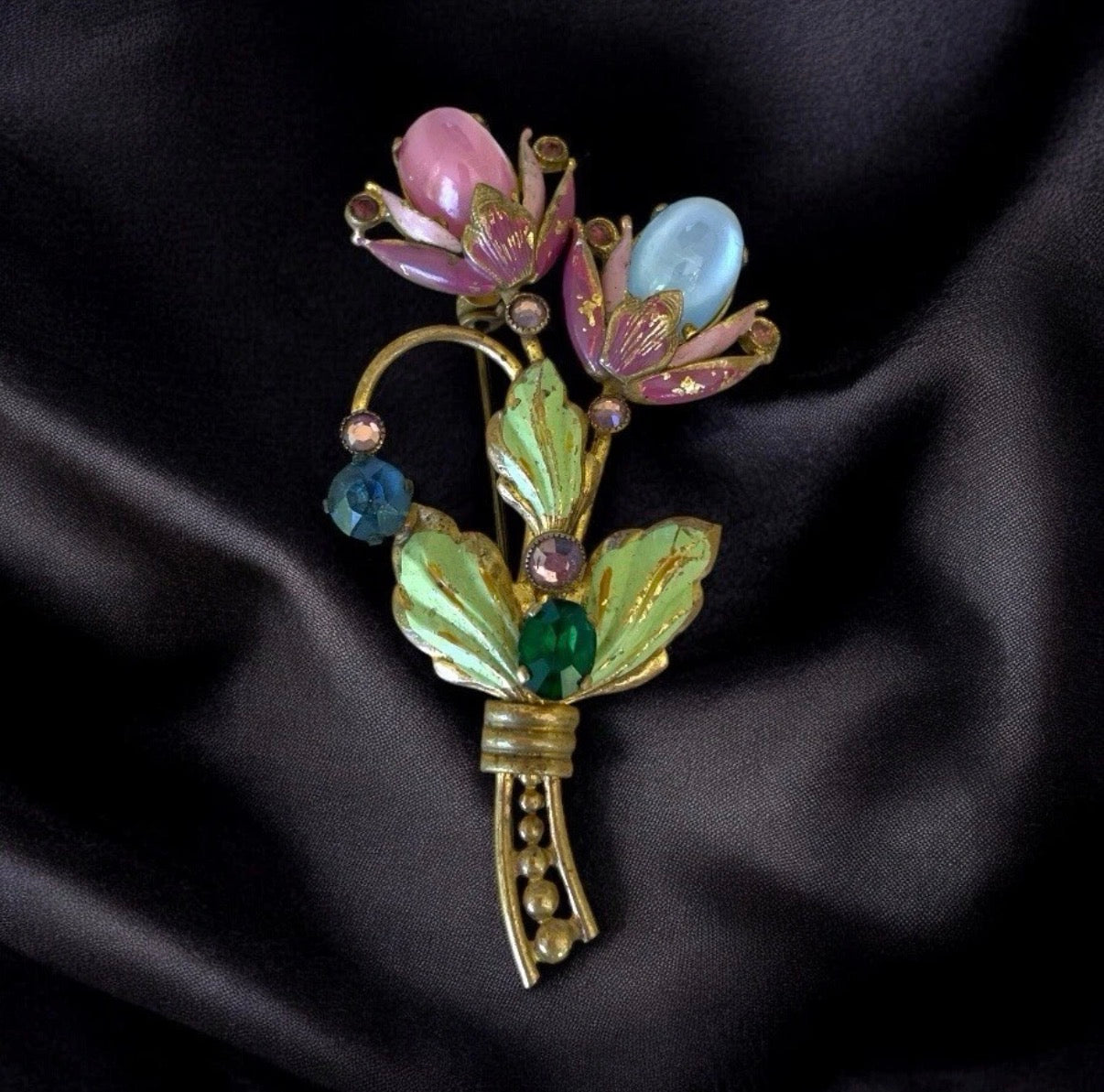 Antica spilla, cecoslovacca, bouquet di fiori anni ‘40