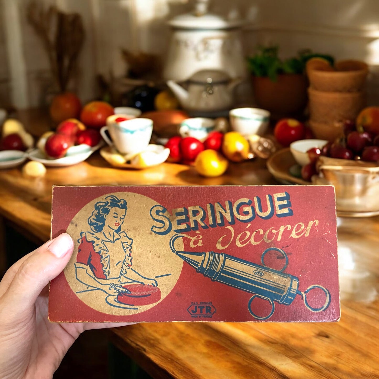 Siringa da dolci con beccucci e scatola originale, anni ‘50