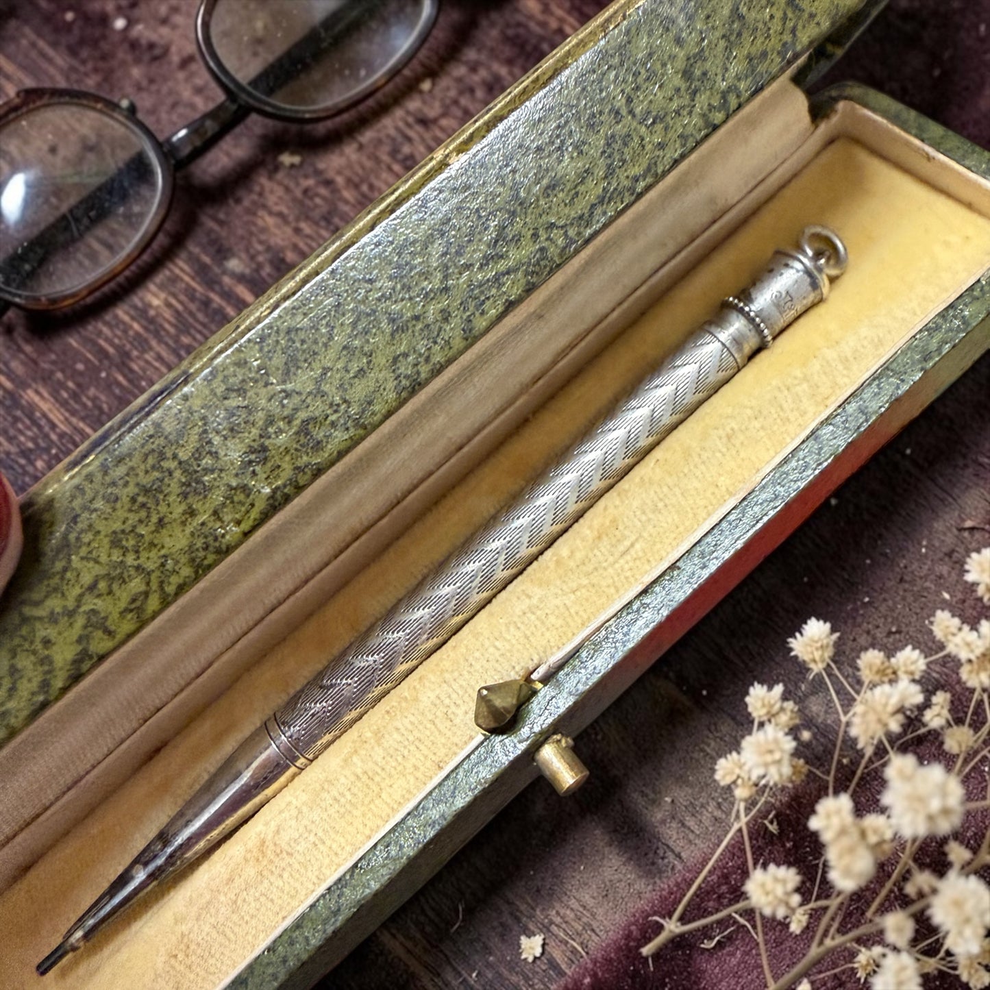 Antica matita da châtelaine in custodia d’epoca, marchio JIF