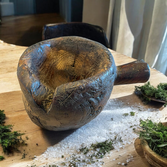 Mortaio da sale, provenienza Puglia, prima metà ‘800 in unico blocco ligneo