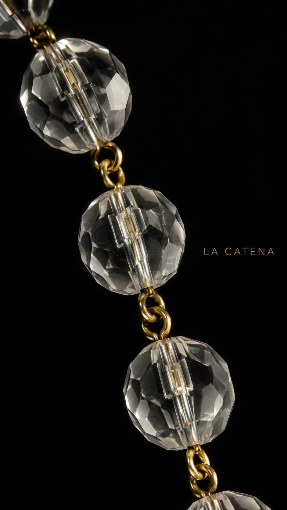 Collana 80 cm continua in perle di vetro sfaccettato montare su catenella dorata, fine 40s primi 50s