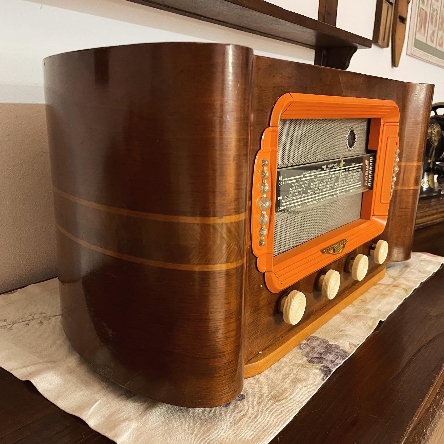 Large 50s modern radio