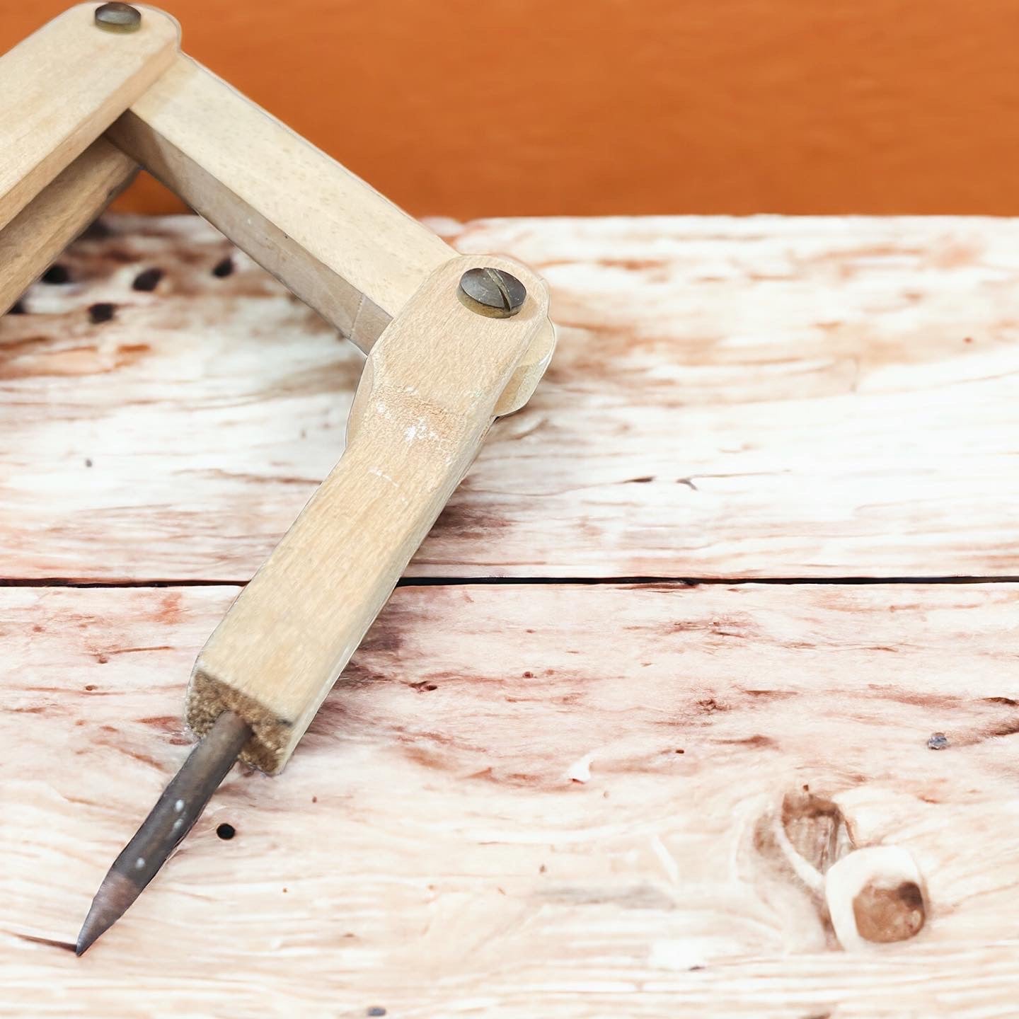 Large carpenter's compass