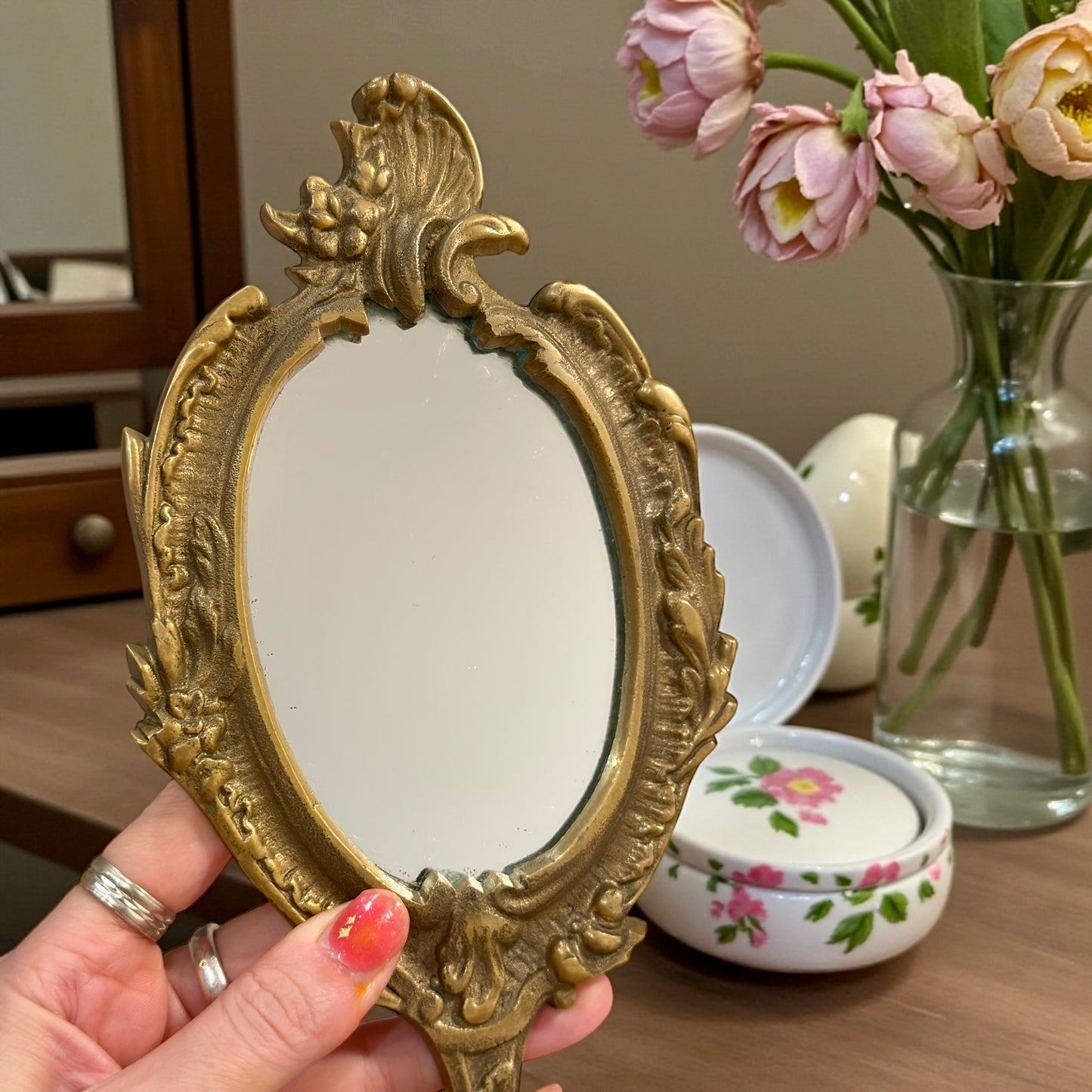 Specchio da camera liberty in ottone pieno, anni ‘20 ca