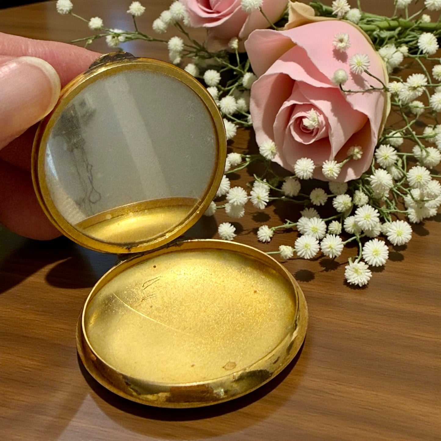 Poudrier anni 30-40 con specchio da borsetta tra Art Déco e Modernismo