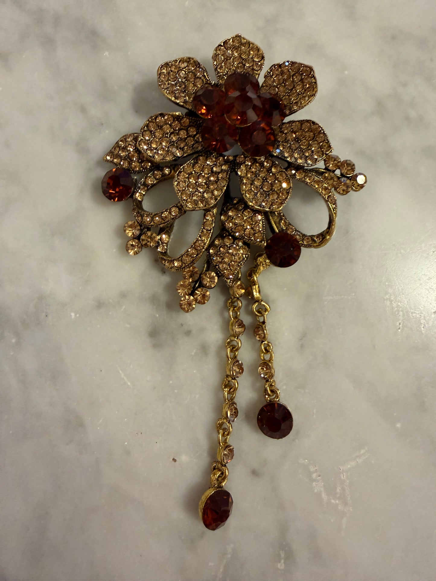 Spilla dangle crystals floreale color champagne, 80s - 90s