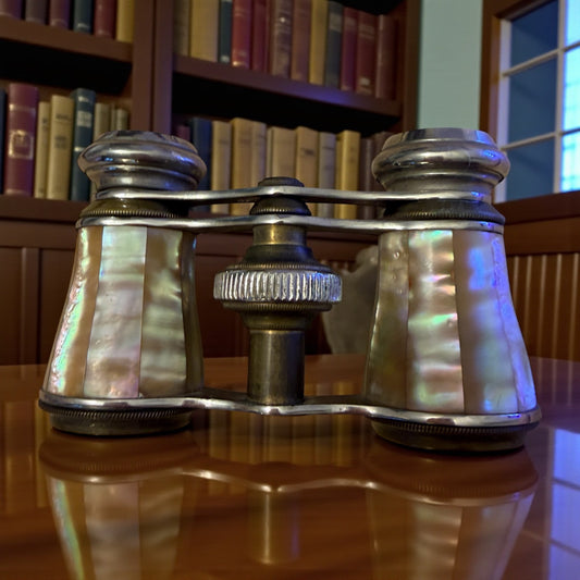 Antico opera glasses binocolo da opera Chevalier Paris fine 800 primo 900 madreperla