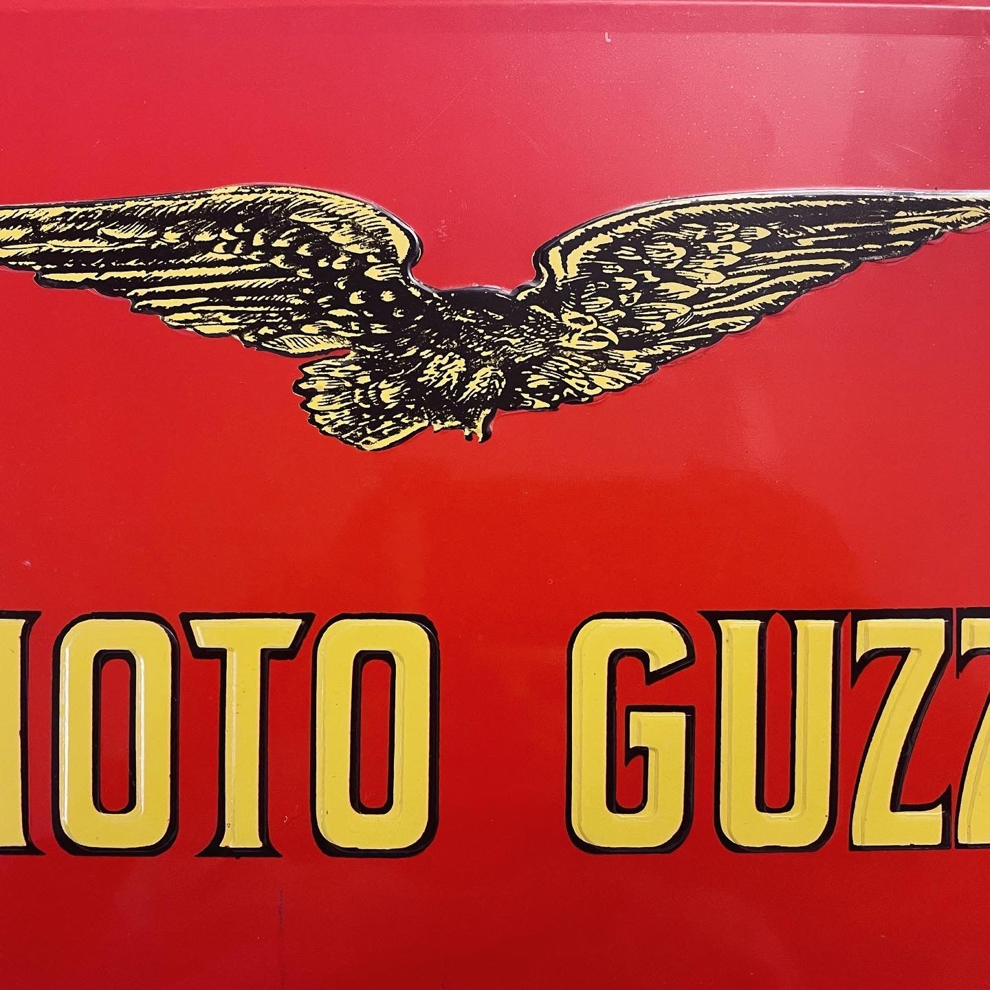 Insegna moto Guzzi