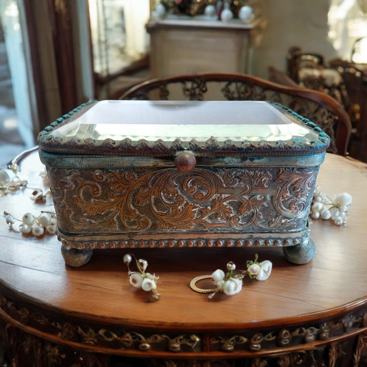 Scrigno porta gioielli Art Nouveau, con lamina argentata e interno in seta rosa antico