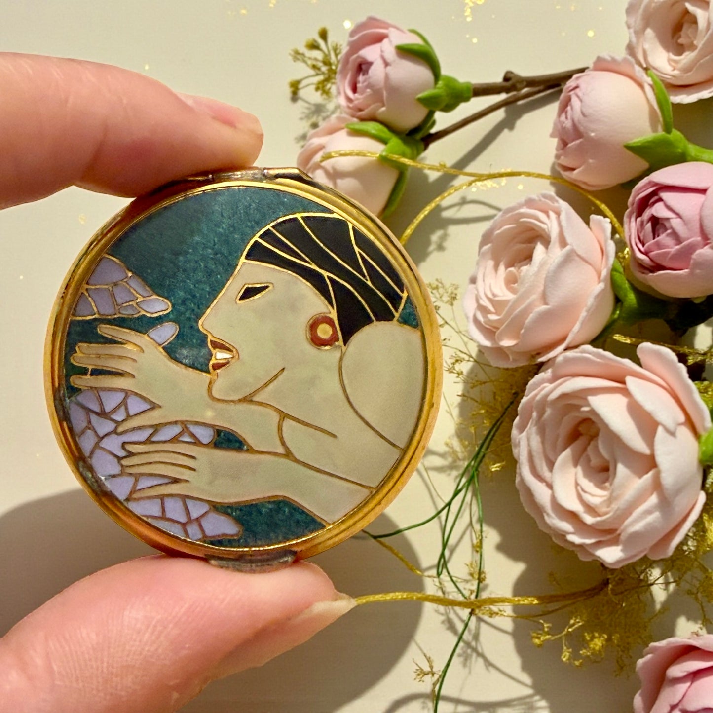 Poudrier anni 30-40 con specchio da borsetta tra Art Déco e Modernismo