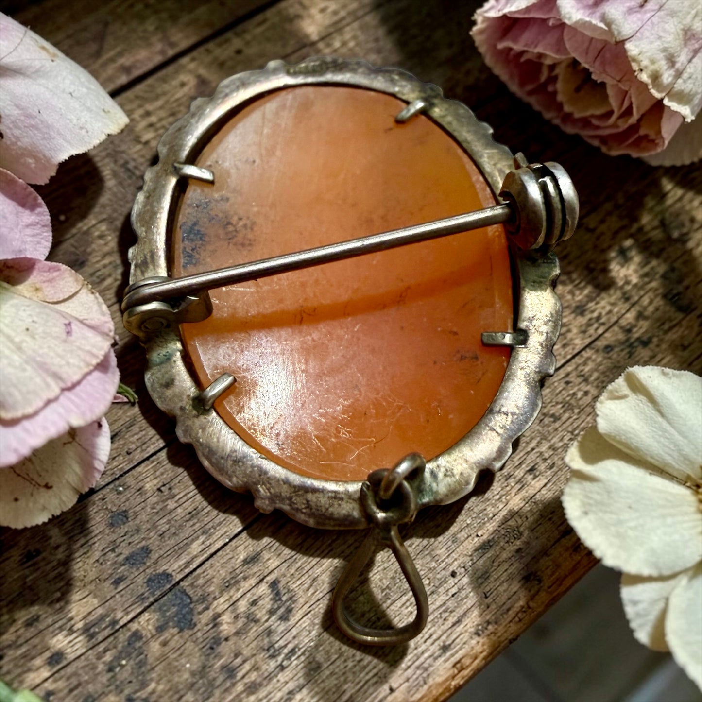 Antico cameo con cornice in argento e marcasiti, doppia funzione pendente / spilla anni 30