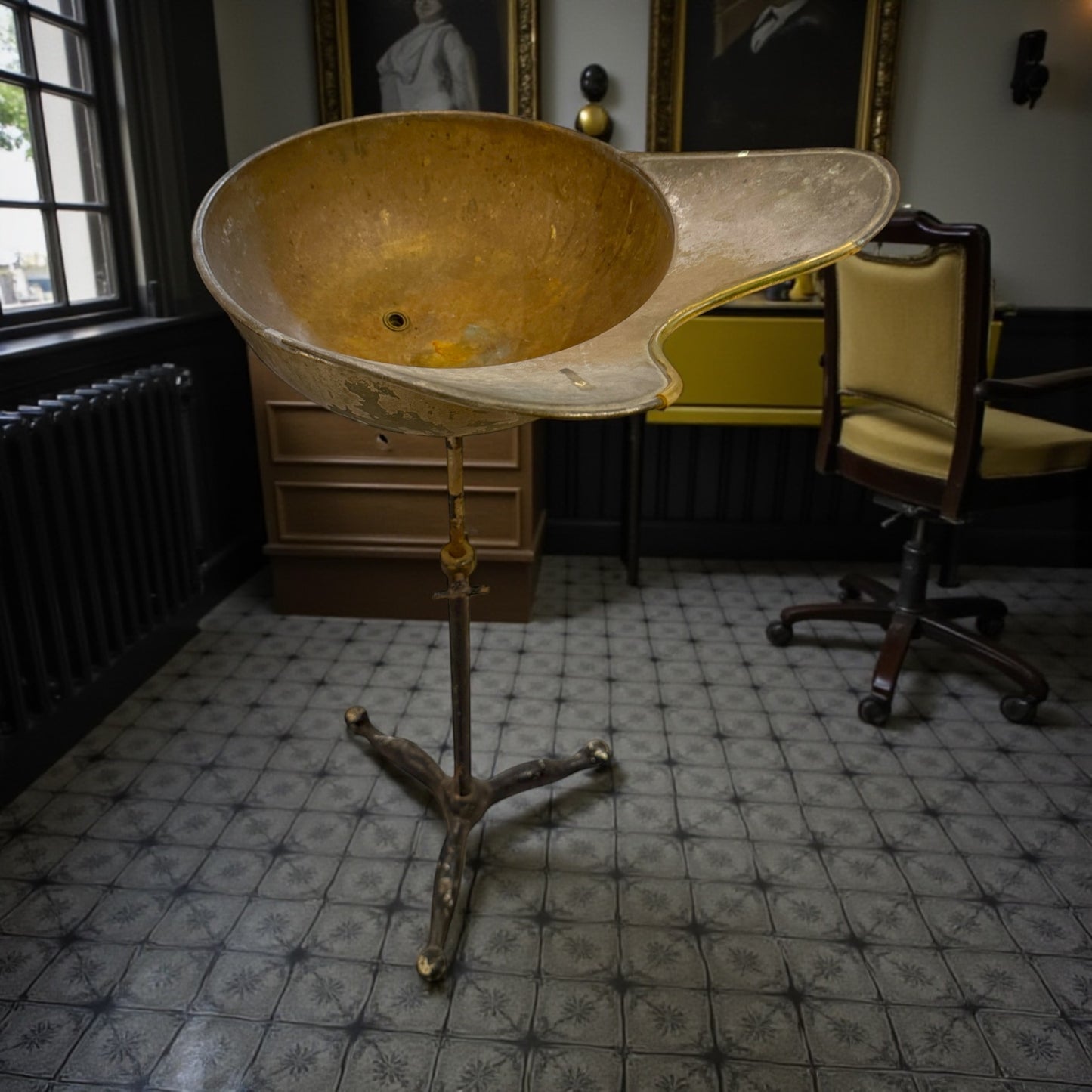 Antico lavatesta pezzo unico da salone barbiere d’epoca francese, anni ‘20 - ‘30